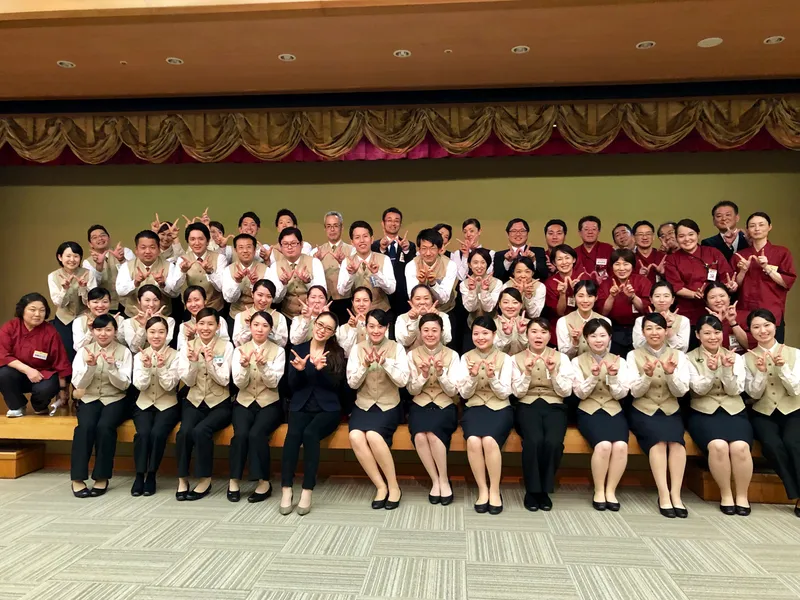 講演の始まりを待つ会場のマイク